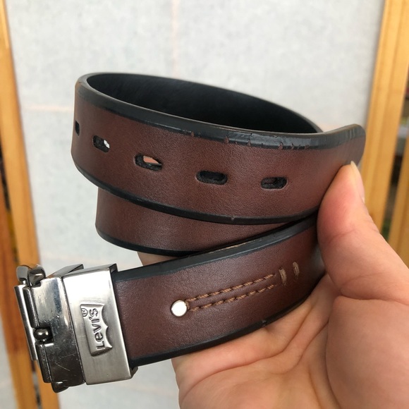 Levi's Brown/Black Reversible‎ Men's Faux Leather Belt Small 22-24 - Picture 1 of 8